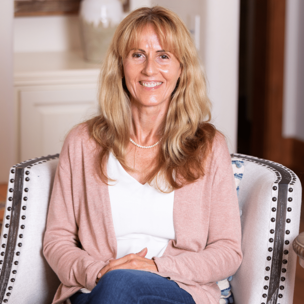 Olivia Carter - General Manager of The Green Willow